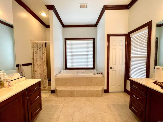 1013 Brownstone Drive, Jonesboro, AR 72404