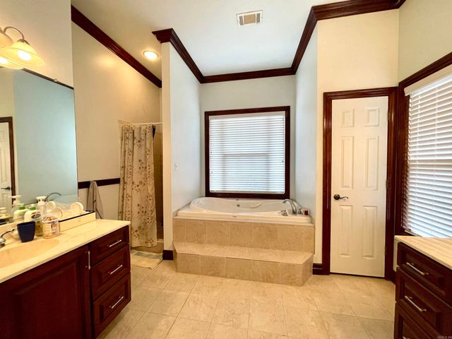 1013 Brownstone Drive, Jonesboro, AR 72404