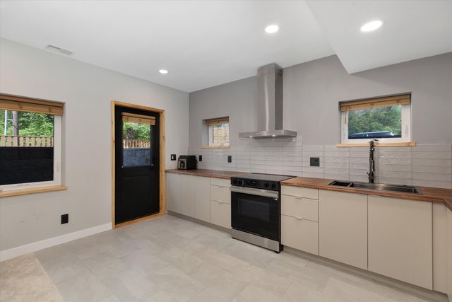 2420 James Street, Ann Arbor, MI 48104