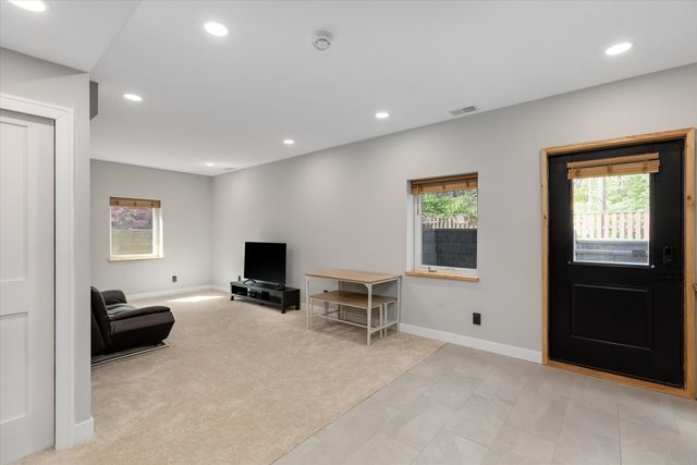 2420 James Street, Ann Arbor, MI 48104