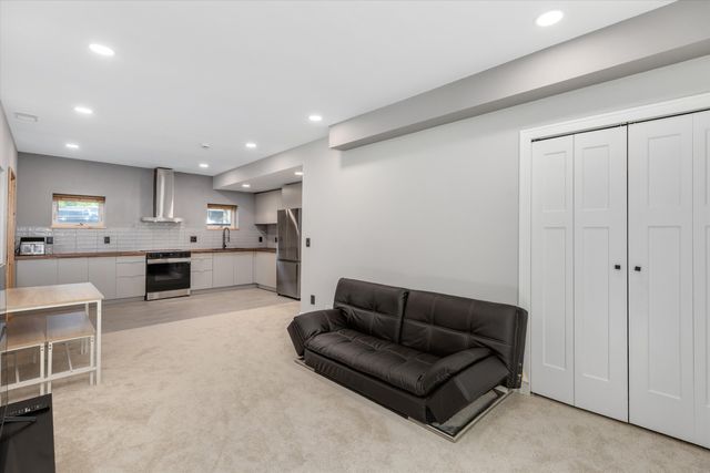 2420 James Street, Ann Arbor, MI 48104