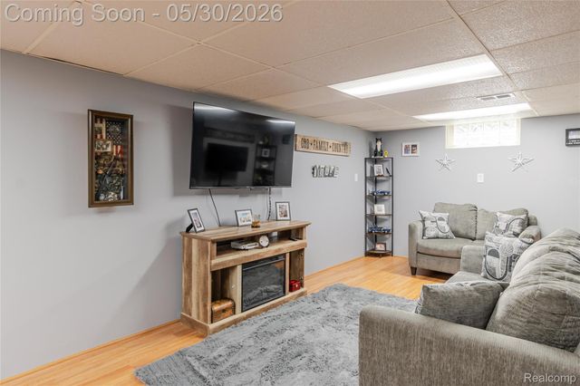 25446 Colgate Street, Dearborn Heights, MI 48125