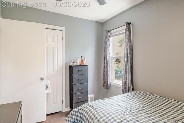 25446 Colgate Street, Dearborn Heights, MI 48125