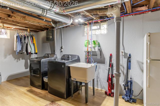 25446 Colgate Street, Dearborn Heights, MI 48125