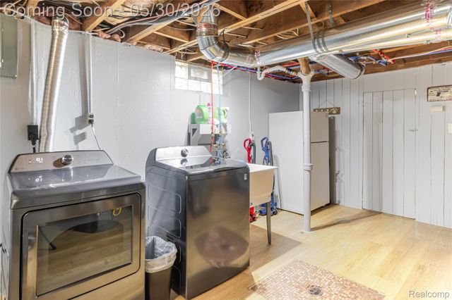 25446 Colgate Street, Dearborn Heights, MI 48125