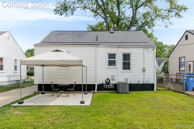 25446 Colgate Street, Dearborn Heights, MI 48125