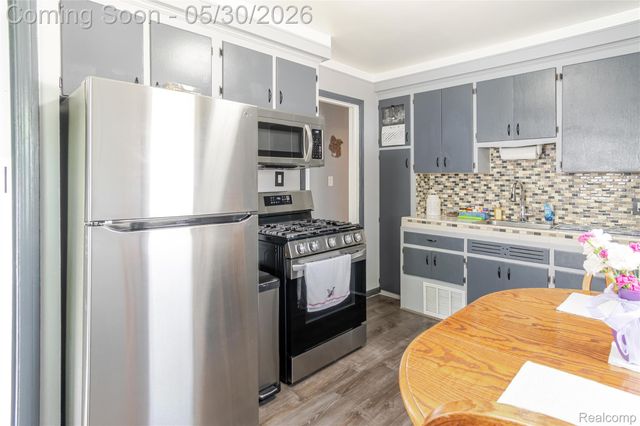 25446 Colgate Street, Dearborn Heights, MI 48125
