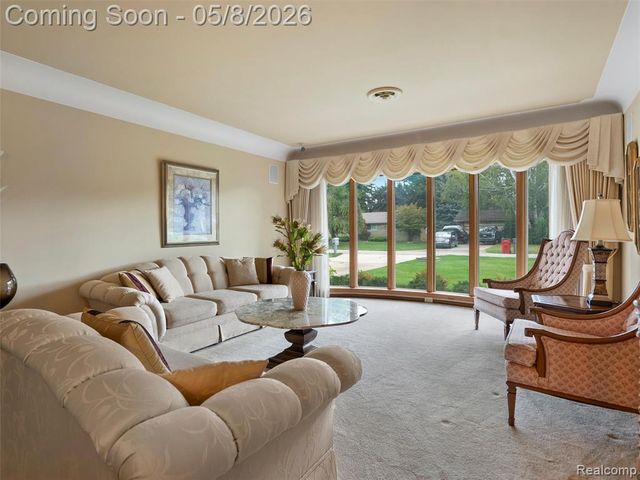 38523 Manchester Street, Clinton Township, MI 48036
