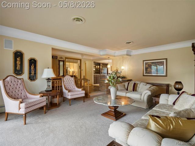 38523 Manchester Street, Clinton Township, MI 48036