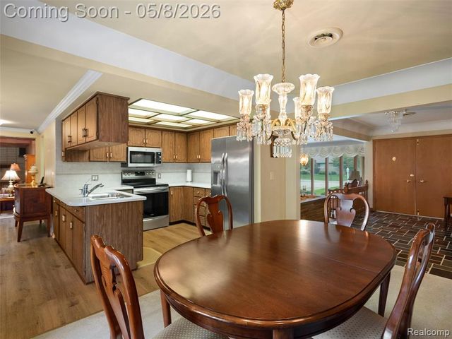 38523 Manchester Street, Clinton Township, MI 48036