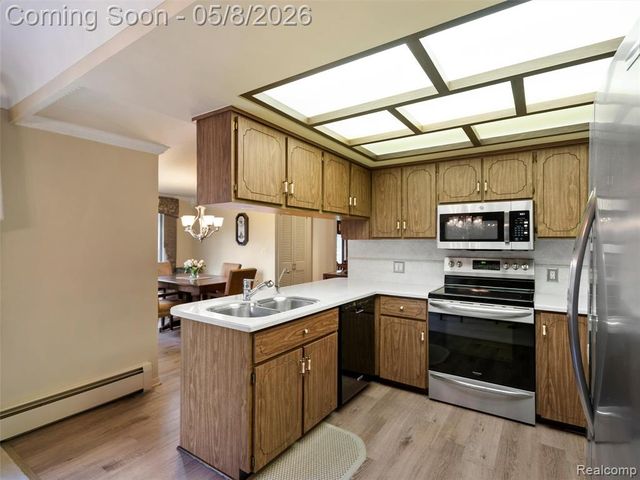 38523 Manchester Street, Clinton Township, MI 48036
