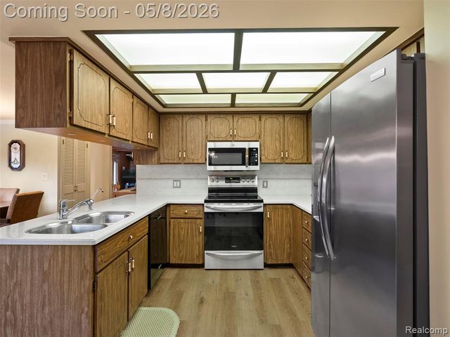 38523 Manchester Street, Clinton Township, MI 48036