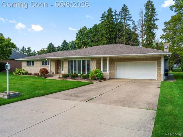 38523 Manchester Street, Clinton Township, MI 48036