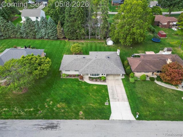 38523 Manchester Street, Clinton Township, MI 48036