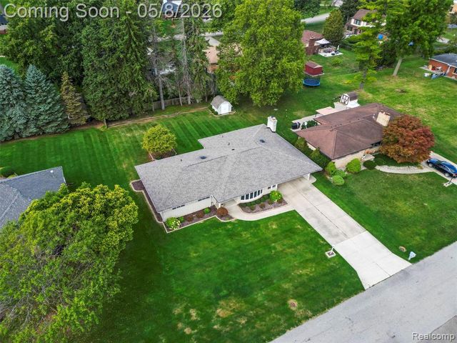 38523 Manchester Street, Clinton Township, MI 48036