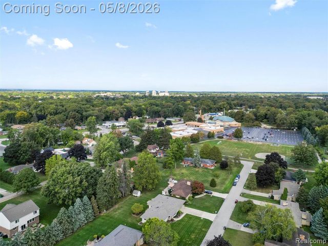 38523 Manchester Street, Clinton Township, MI 48036