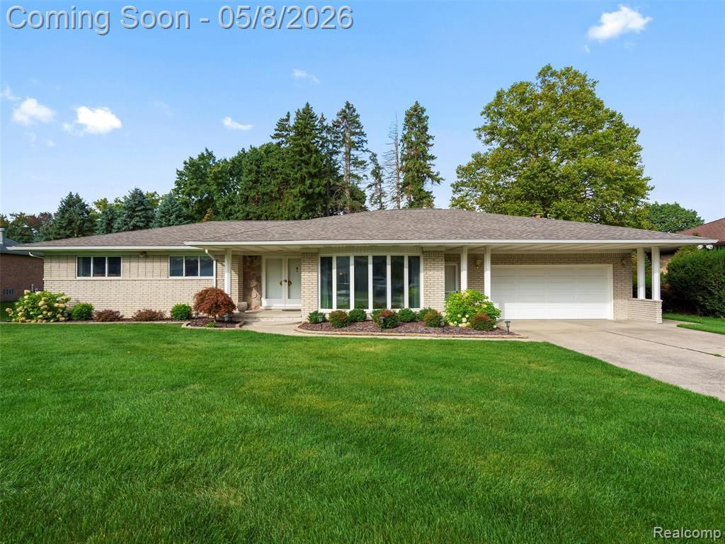 38523 Manchester Street, Clinton Township, MI 48036