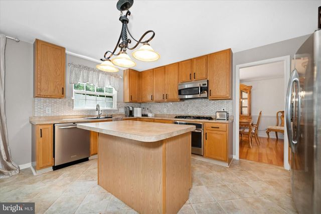 1 WOODLAND RUN DR, Newark, DE 19702