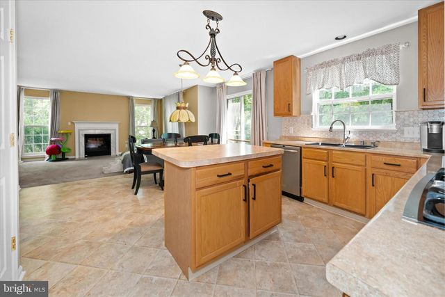 1 WOODLAND RUN DR, Newark, DE 19702