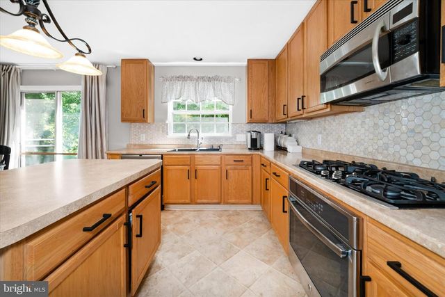 1 WOODLAND RUN DR, Newark, DE 19702