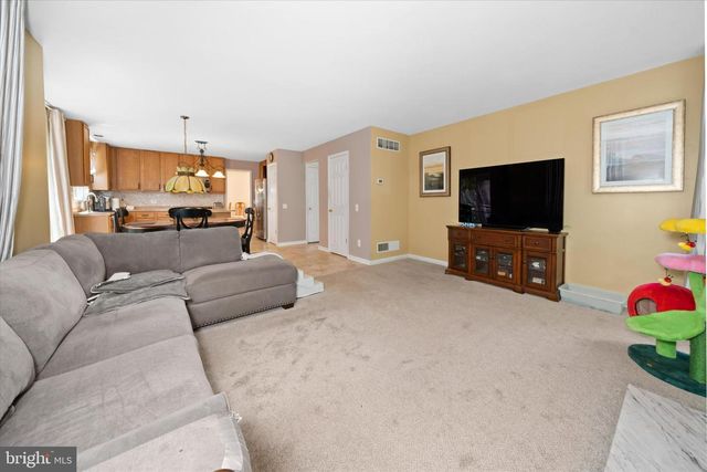 1 WOODLAND RUN DR, Newark, DE 19702