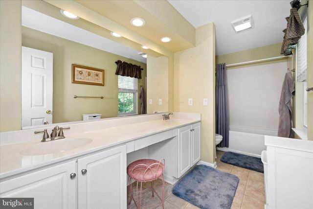 1 WOODLAND RUN DR, Newark, DE 19702