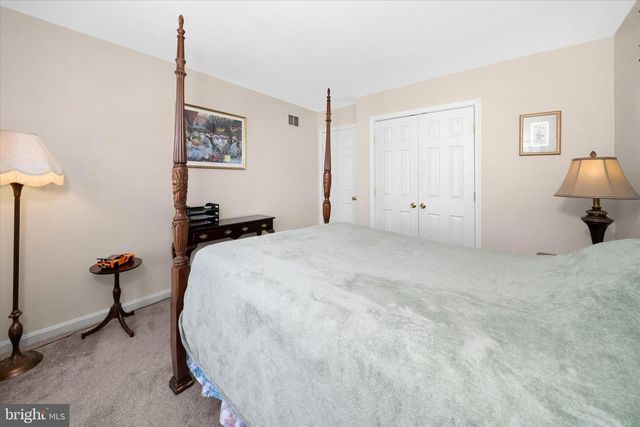 1 WOODLAND RUN DR, Newark, DE 19702