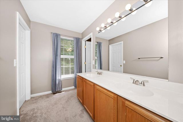 1 WOODLAND RUN DR, Newark, DE 19702
