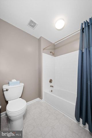 1 WOODLAND RUN DR, Newark, DE 19702