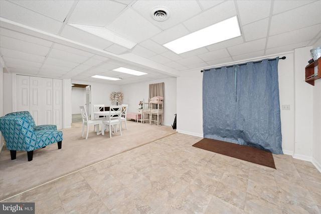 1 WOODLAND RUN DR, Newark, DE 19702
