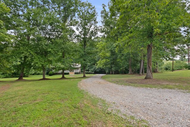 1330 Promise Land Rd, Charlotte, TN 37036