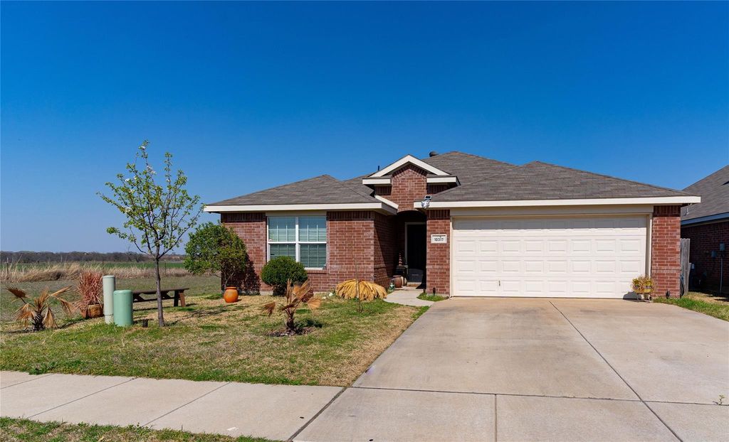 10317 Manhassett Drive, Fort Worth, TX 76140