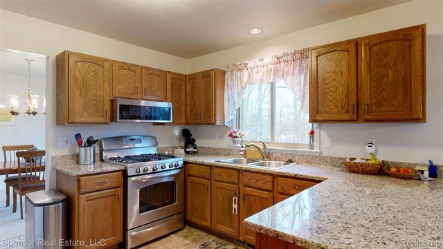 6350 Waldon Woods Drive, Independence Charter Township, MI 48346