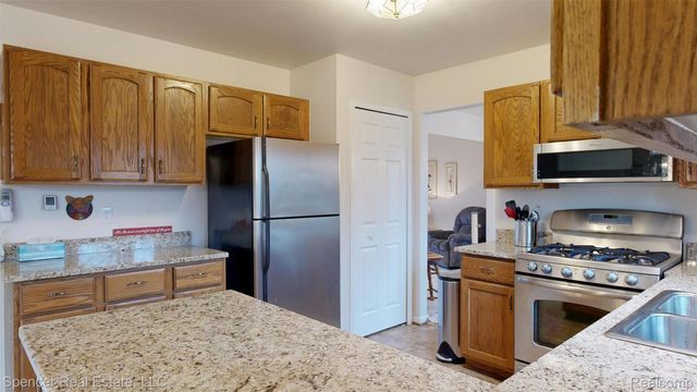 6350 Waldon Woods Drive, Independence Charter Township, MI 48346