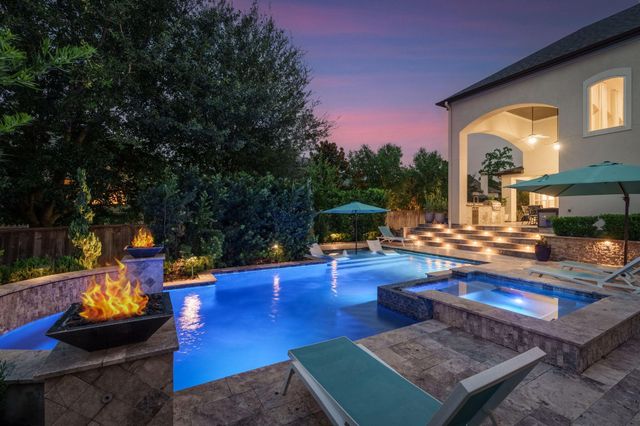 27 Hollyflower Place, Tomball, TX 77375