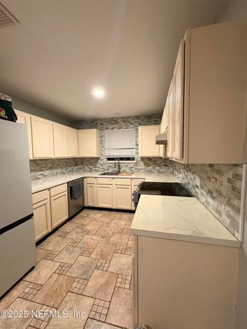 3317 CANCUN Drive E, Jacksonville, FL 32225