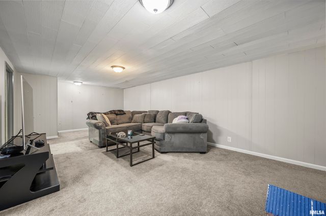 6502 N POST OAK Road, Peoria, IL 61615