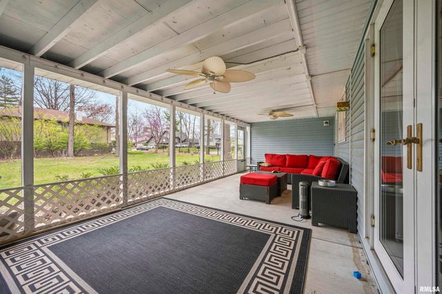 6502 N POST OAK Road, Peoria, IL 61615