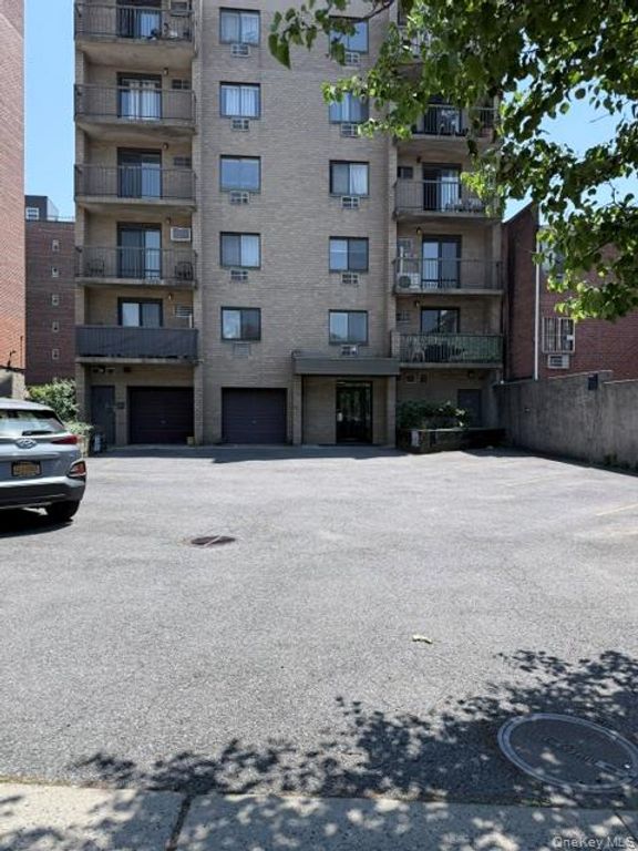 135-08 82nd Avenue 304, Briarwood, NY 11435