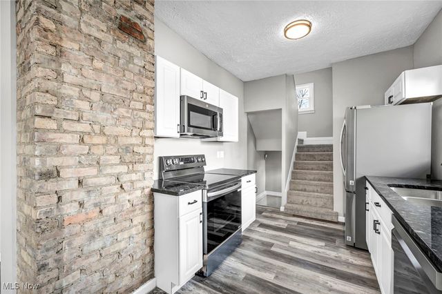 3282 W 38th Street, Cleveland, OH 44109