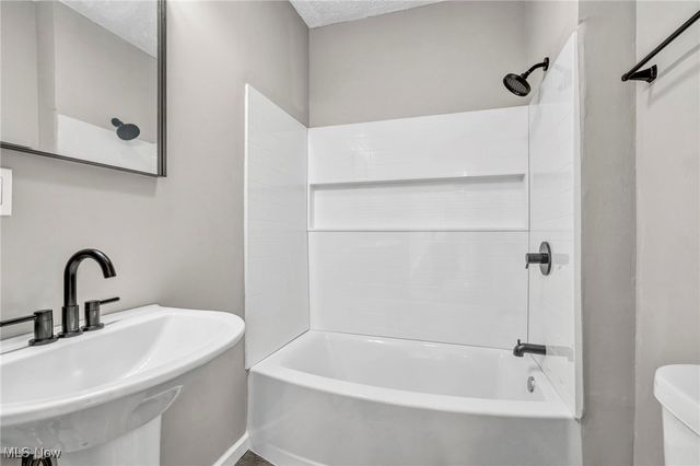 3282 W 38th Street, Cleveland, OH 44109