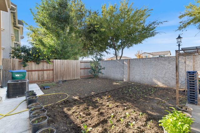 10525 Lake Point Ave, Stockton, CA 95219