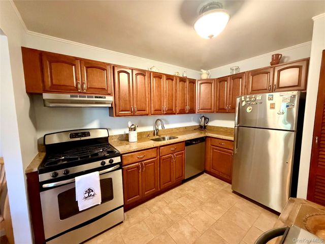 328 Lakeland Avenue 1A, Sayville, NY 11782