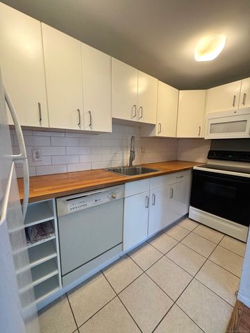 66 Mohawk Trail 66, Guilford, CT 06437