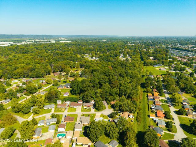 7395 Maurer Ln, Louisville, KY 40258