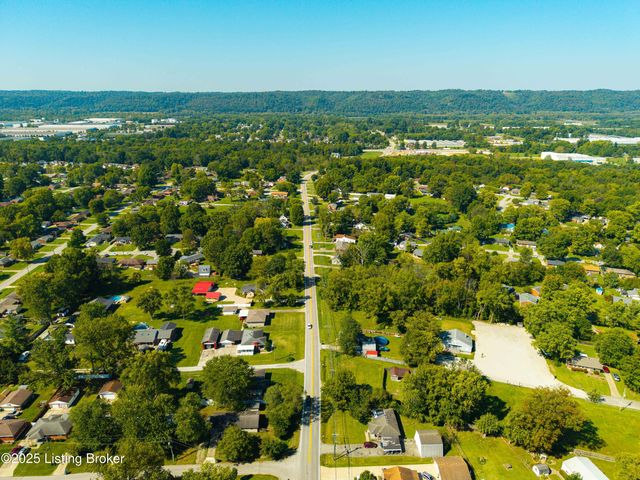 7395 Maurer Ln, Louisville, KY 40258
