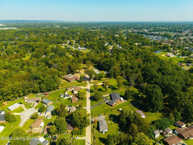 7395 Maurer Ln, Louisville, KY 40258