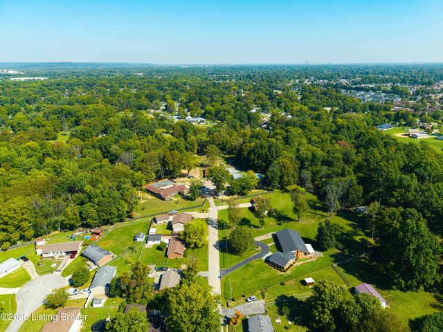 7395 Maurer Ln, Louisville, KY 40258