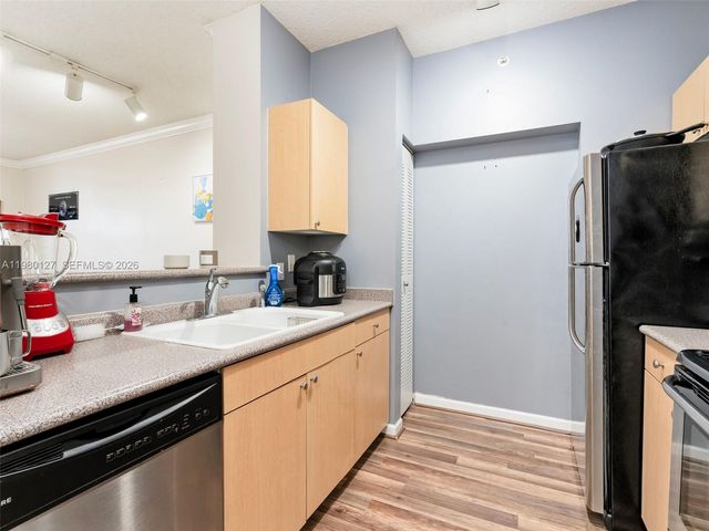 1900 Van Buren St 112B, Hollywood, FL 33020