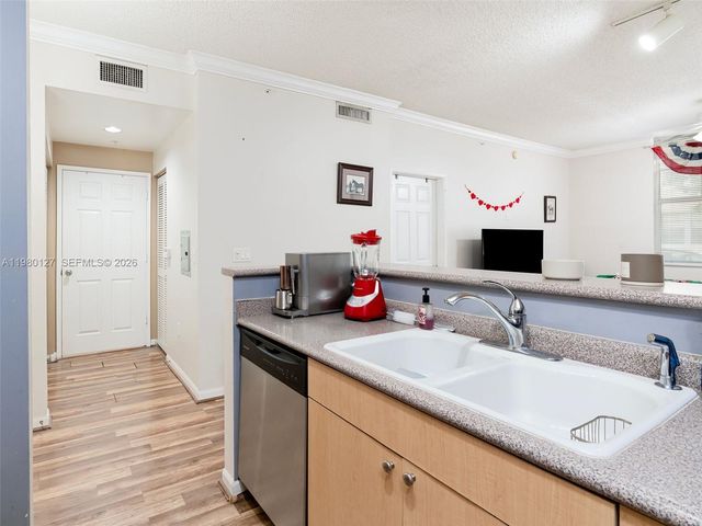 1900 Van Buren St 112B, Hollywood, FL 33020